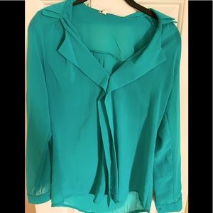 🍦summer SALE Tropical green overthehead blouse just right color🌷